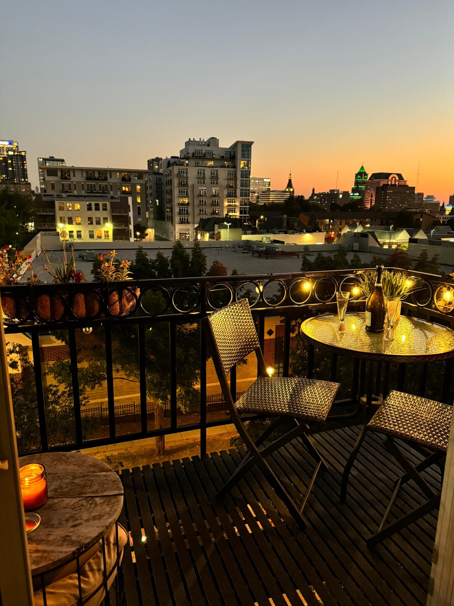 Building Photo - 1515 N Van Buren St