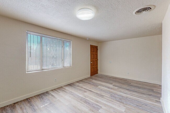 Building Photo - 721 Santa Fe Ave SW