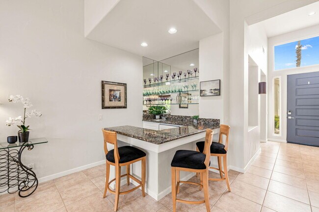 Building Photo - 727 Arrowhead Dr