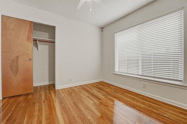 Building Photo - 502 Sunrise Cir