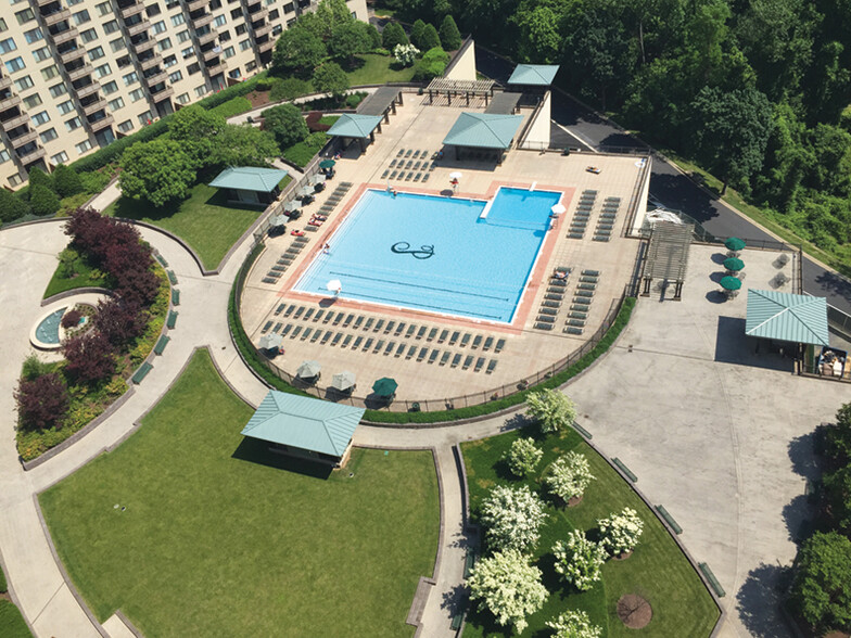 Outdoor pool and grilling area - 5225 Pooks Hill Rd