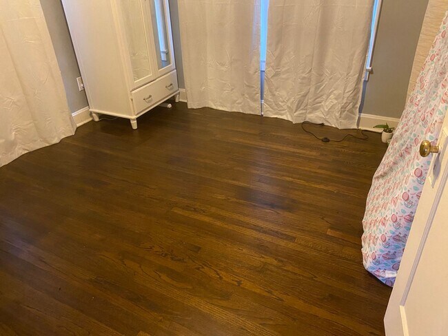 Building Photo - Duplex walking distance to Rockhurst University/UMKC