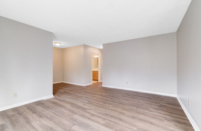 Building Photo - 1104 N Main St