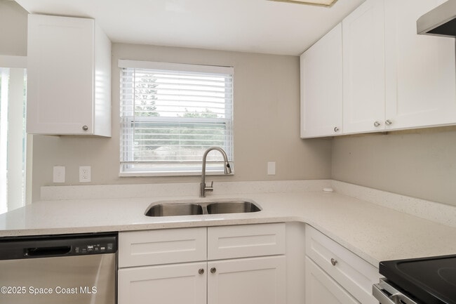 Building Photo - 2495 E Sherwood Cir