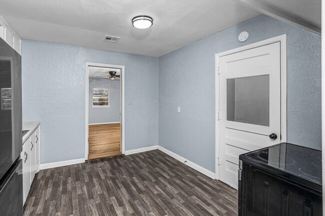 Building Photo - 2218 NW Pollard Ave