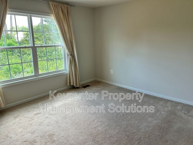 Building Photo - 213 Willowshire Ct