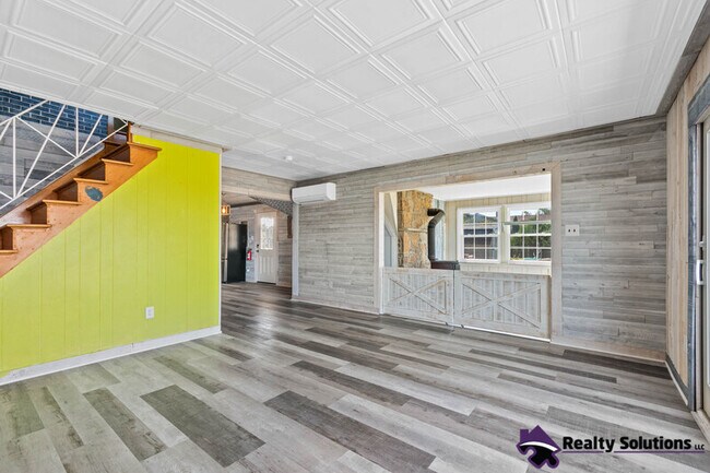 Building Photo - 27 Delaware Dr