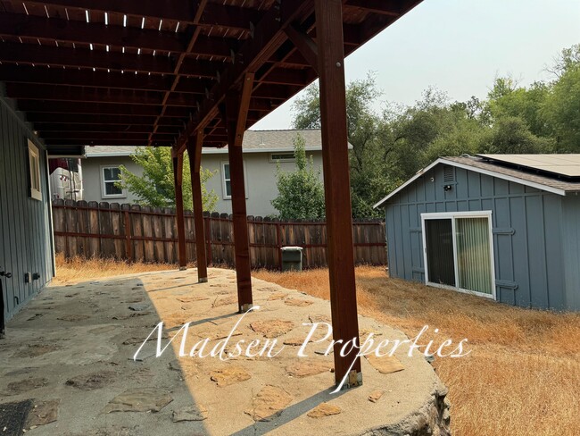 Building Photo - 20 Fairhill Dr