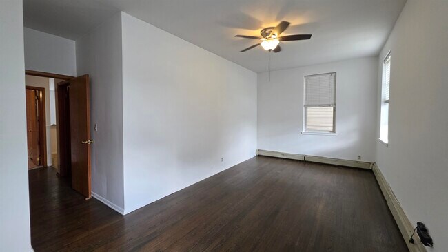 Building Photo - 139 Poplar St