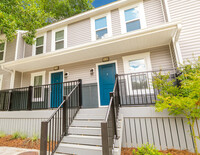 Apartment exterior with stairs - Forest Hills Racquet Club