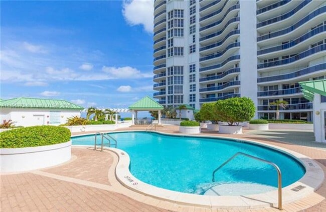 Building Photo - 16711 Collins Ave