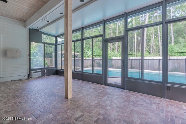 Building Photo - 1737 Heatherwood Dr