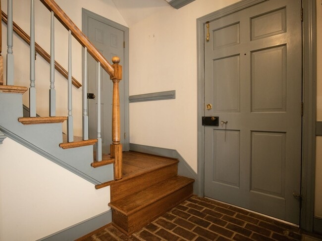 Building Photo - Beautiful home for rent minutes from the J...