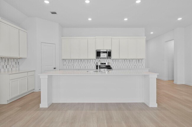 Building Photo - 2716 Pne Blf Dr