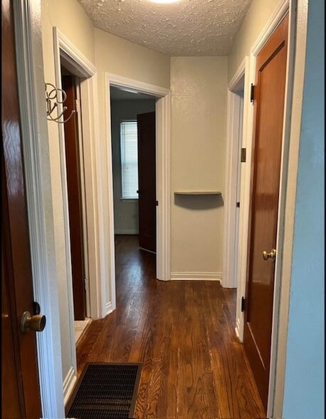 Building Photo - 1135 Harwood Rd