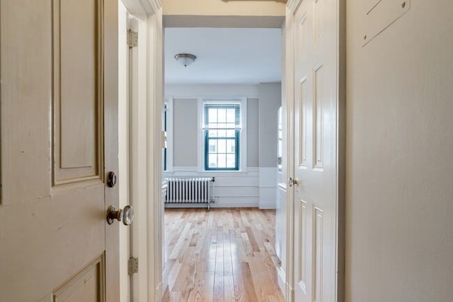 Building Photo - 124 Bowdoin St