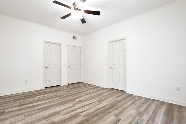 Building Photo - 436 NW 50th Blvd. (Monticello at Millpond)