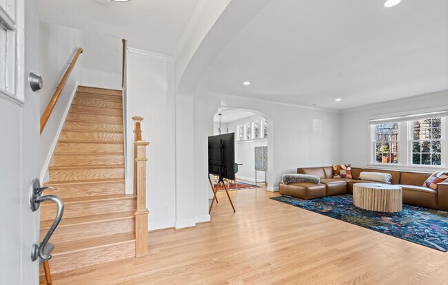 Building Photo - 4473 Greenwich Pkwy NW