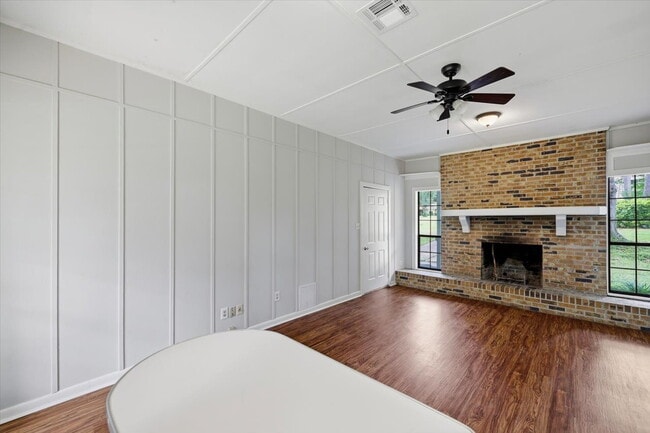 Building Photo - Spacious 4BR Home in Clinton School District with Multiple Living Areas