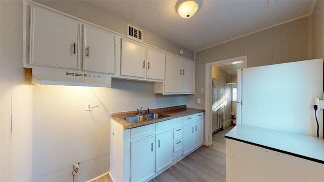 Building Photo - 4000 Margaret St