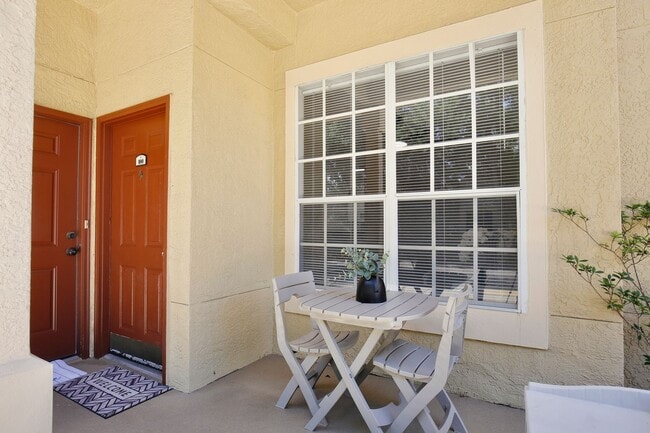 Building Photo - Crescent Place 26-100