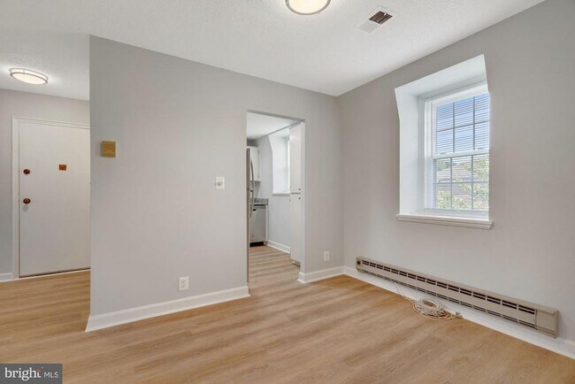 Building Photo - 3008 S Abingdon St