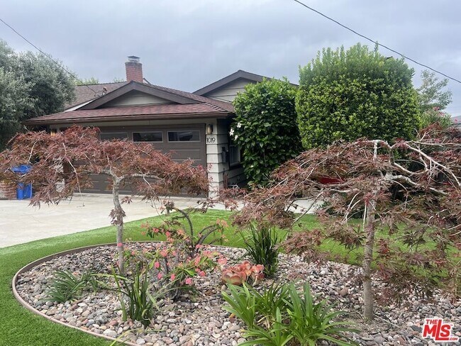 Building Photo - 1019 Camino Real