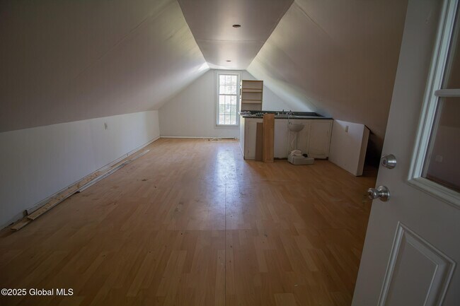 Building Photo - 10 Bailey Ave