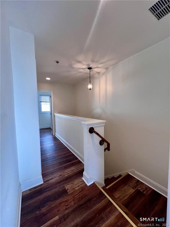 Building Photo - 527 W Thames St