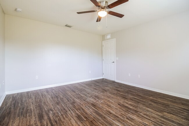 Building Photo - 3802 35th St SW