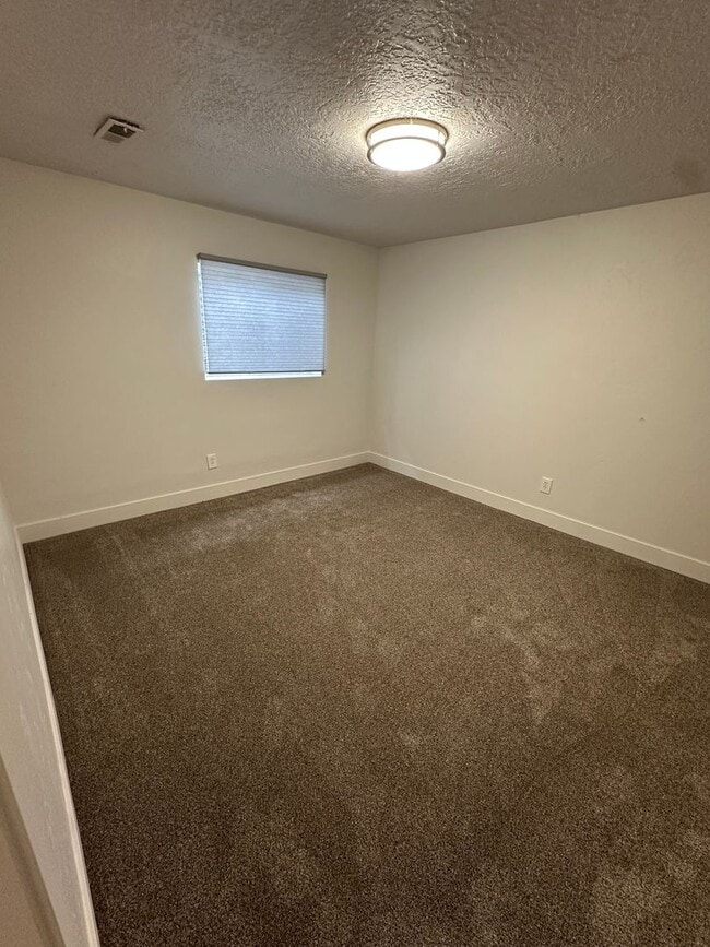 Building Photo - Beautiful home in Salt Lake!!