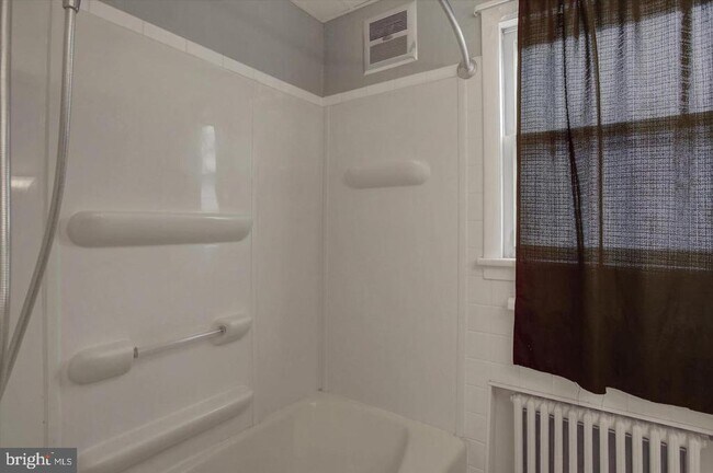 Building Photo - 230 W 2nd St