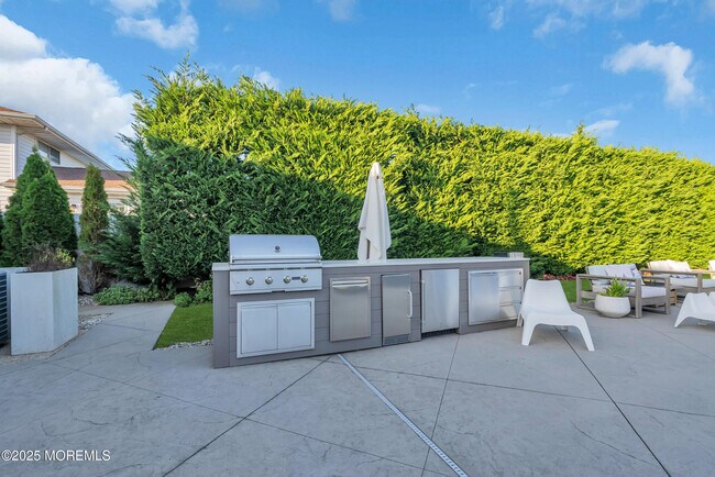 Building Photo - 1037 Woodgate Ave