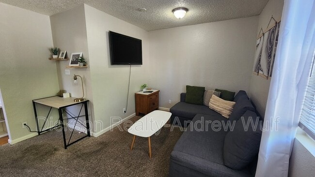 Building Photo - 700 Akard Dr