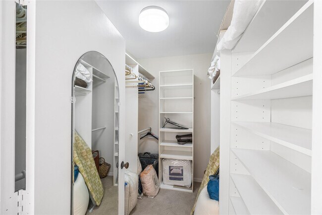 Building Photo - 100 SE 5th Ave