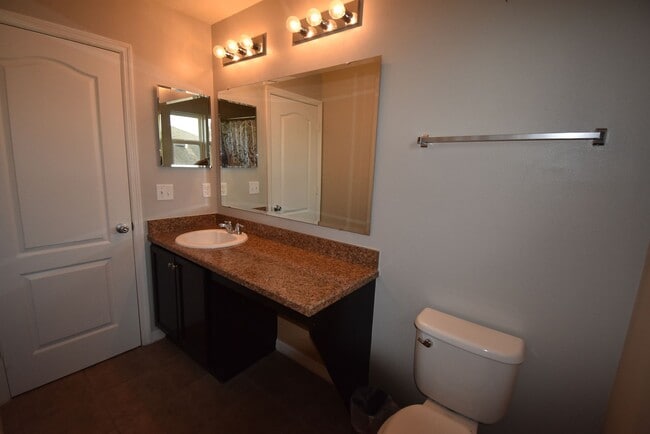 Building Photo - 4 Bed/3.5 Bath, Pool and Waterfront home, ...