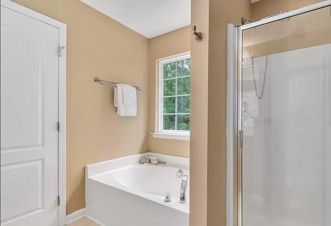 Building Photo - 3122 Binghampton Ln