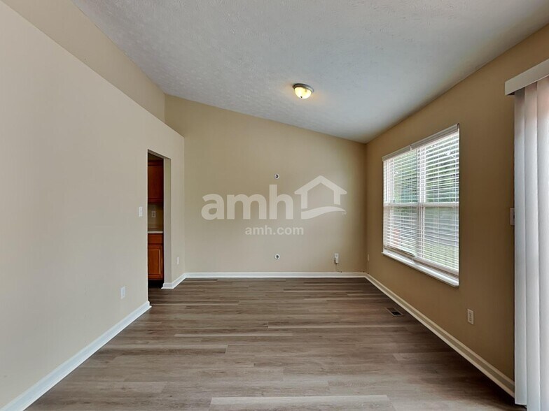 Building Photo - 5220 Bogey Dr