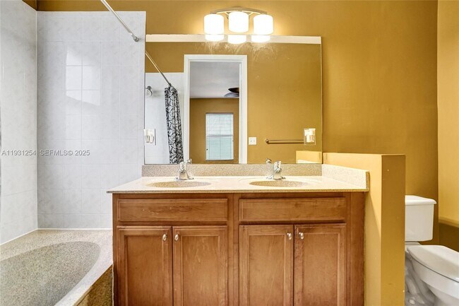 Building Photo - 2057 SE Avon Park Dr