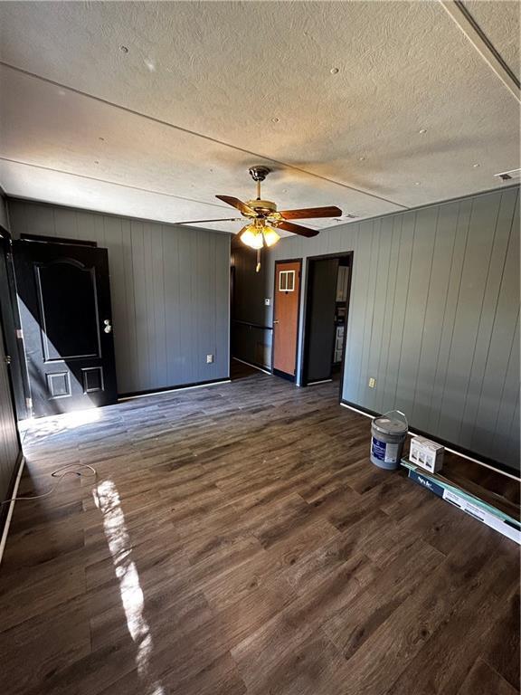 Building Photo - 2891 Village Green Dr