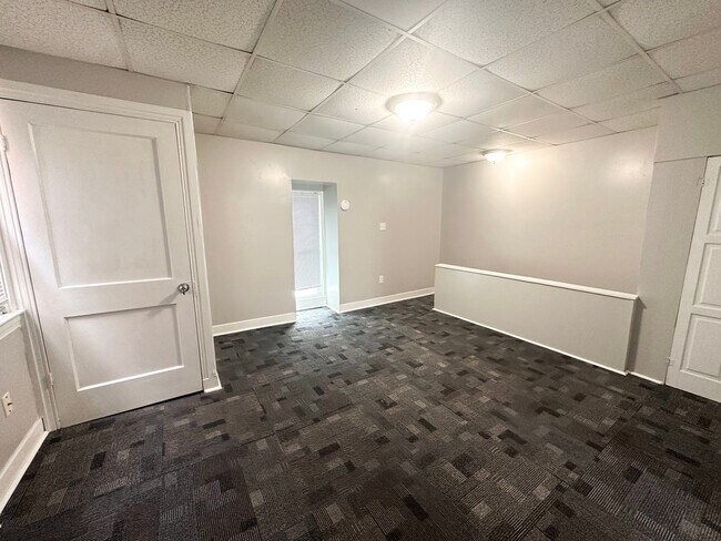 Building Photo - 638 W Philadelphia St