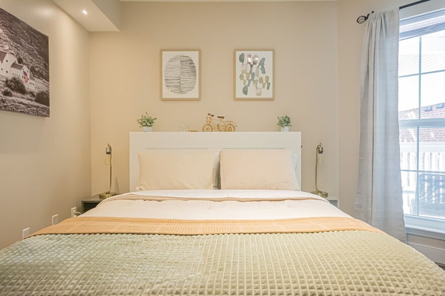 Building Photo - 1504 Lincoln Way