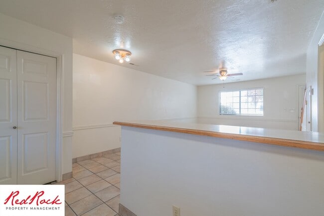 Building Photo - Charming 2 Bedroom Townhome