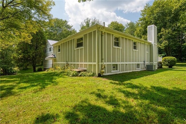 Building Photo - 492 Center Grange Rd