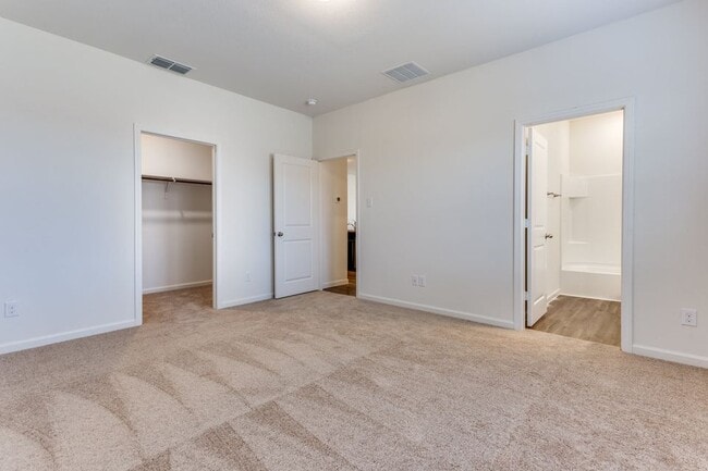 Building Photo - 205 Briar Cv