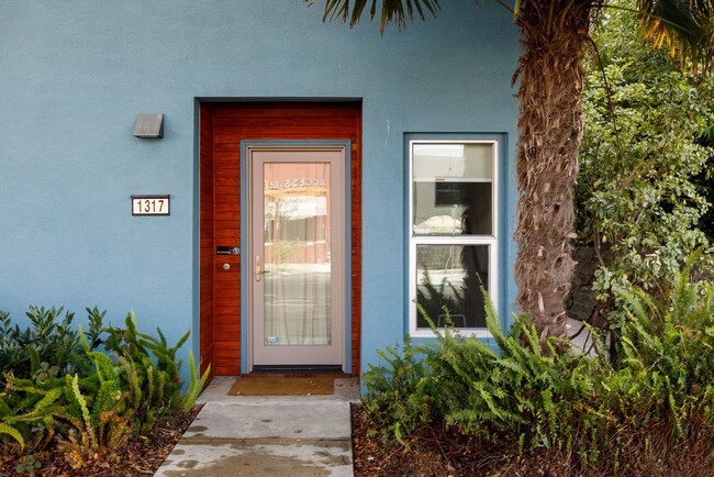 Primary Photo - Beautiful Emeryville Townhouse!