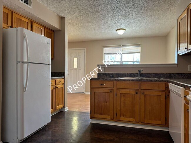 Building Photo - 1620 Hickory Pl