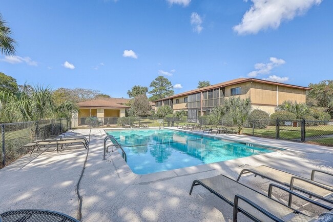 Building Photo - 2162 Bees Ferry Rd