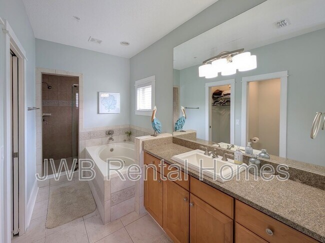 Building Photo - 361 Ahern St