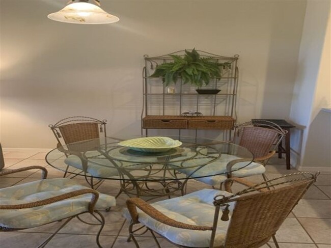 Building Photo - Seasonal Rental in Lexington Country Club